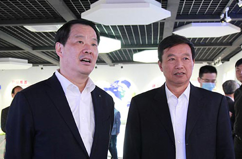 中建材總裁、中國工程院院士彭壽一行蒞臨鵬飛集團(tuán)考察